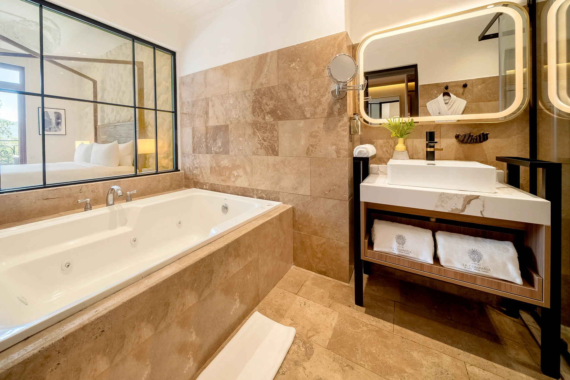 Standard Deluxe Queen Bed image 2