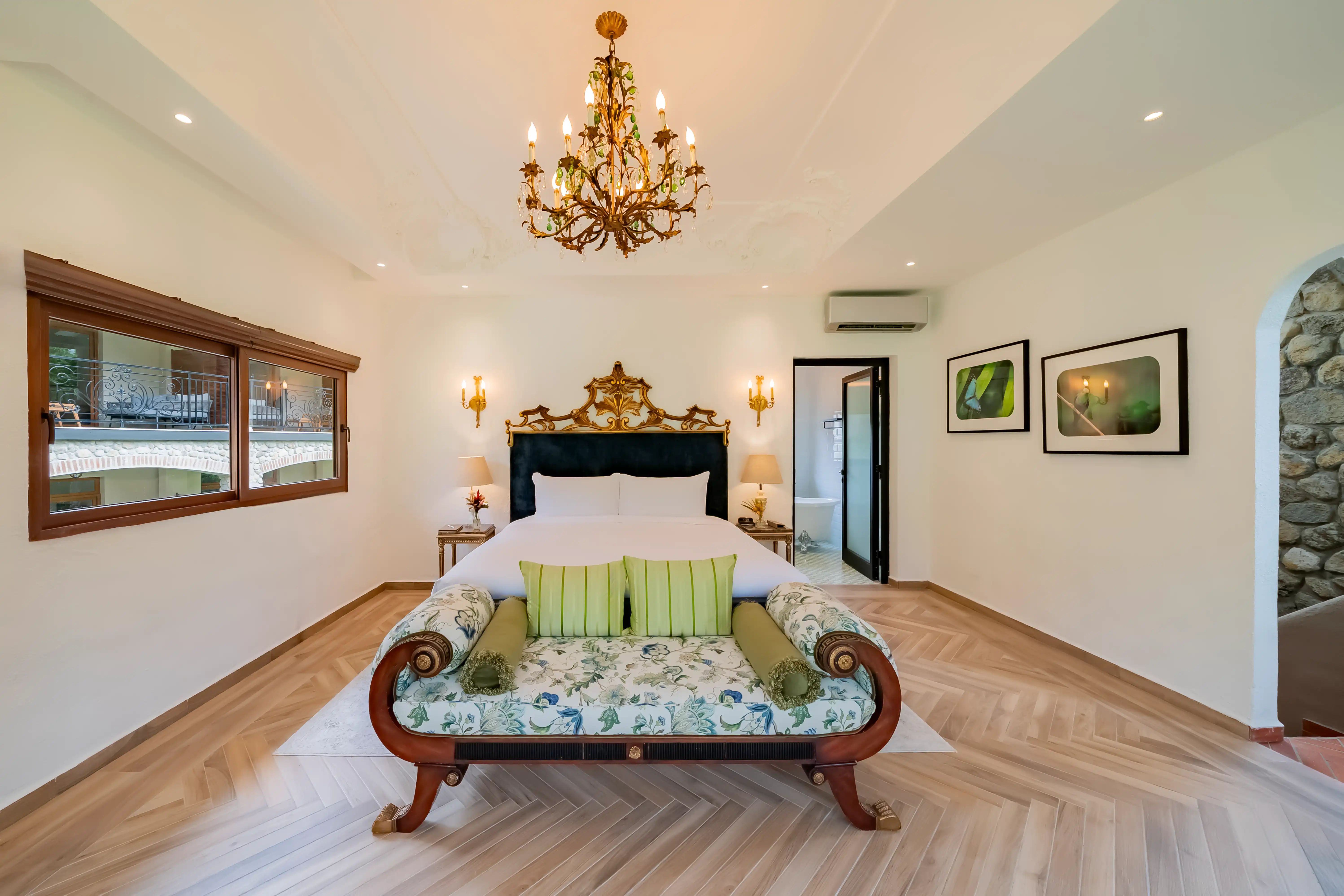 Standard Deluxe King Bed image 8