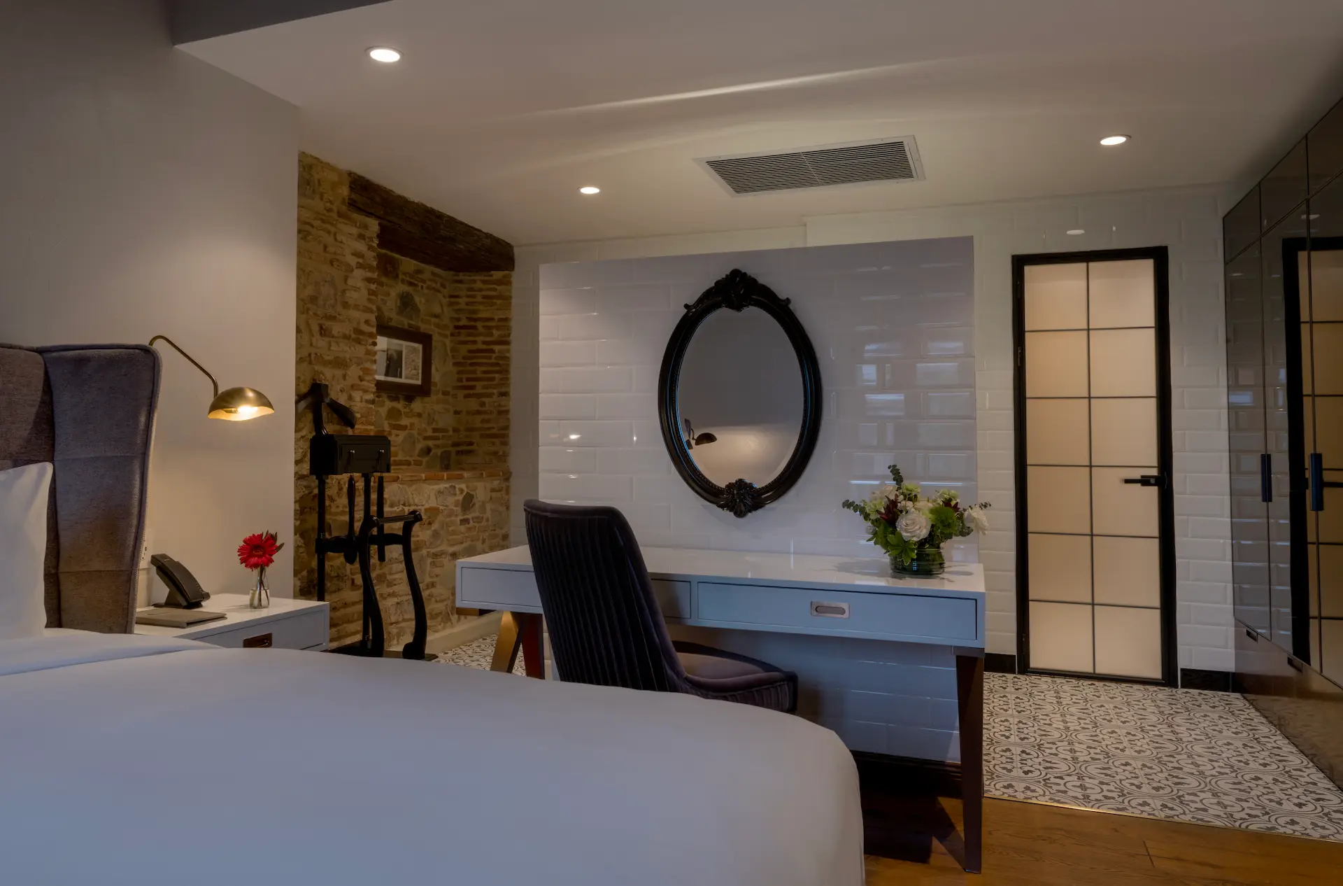 Spanish Wing image 4